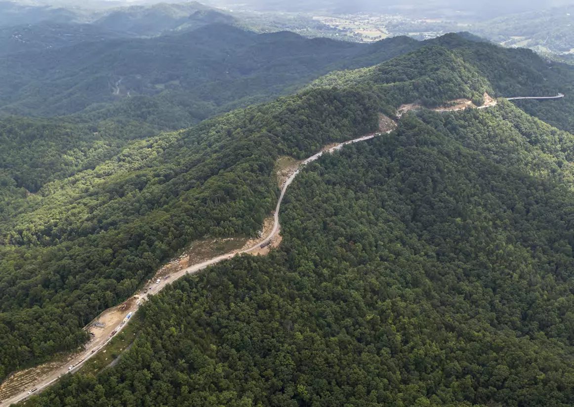 Aerial view of Section 8E of the Foothills Parkway, expected to be complete and open to public in 2018. Photo courtesy of Lane Construction.