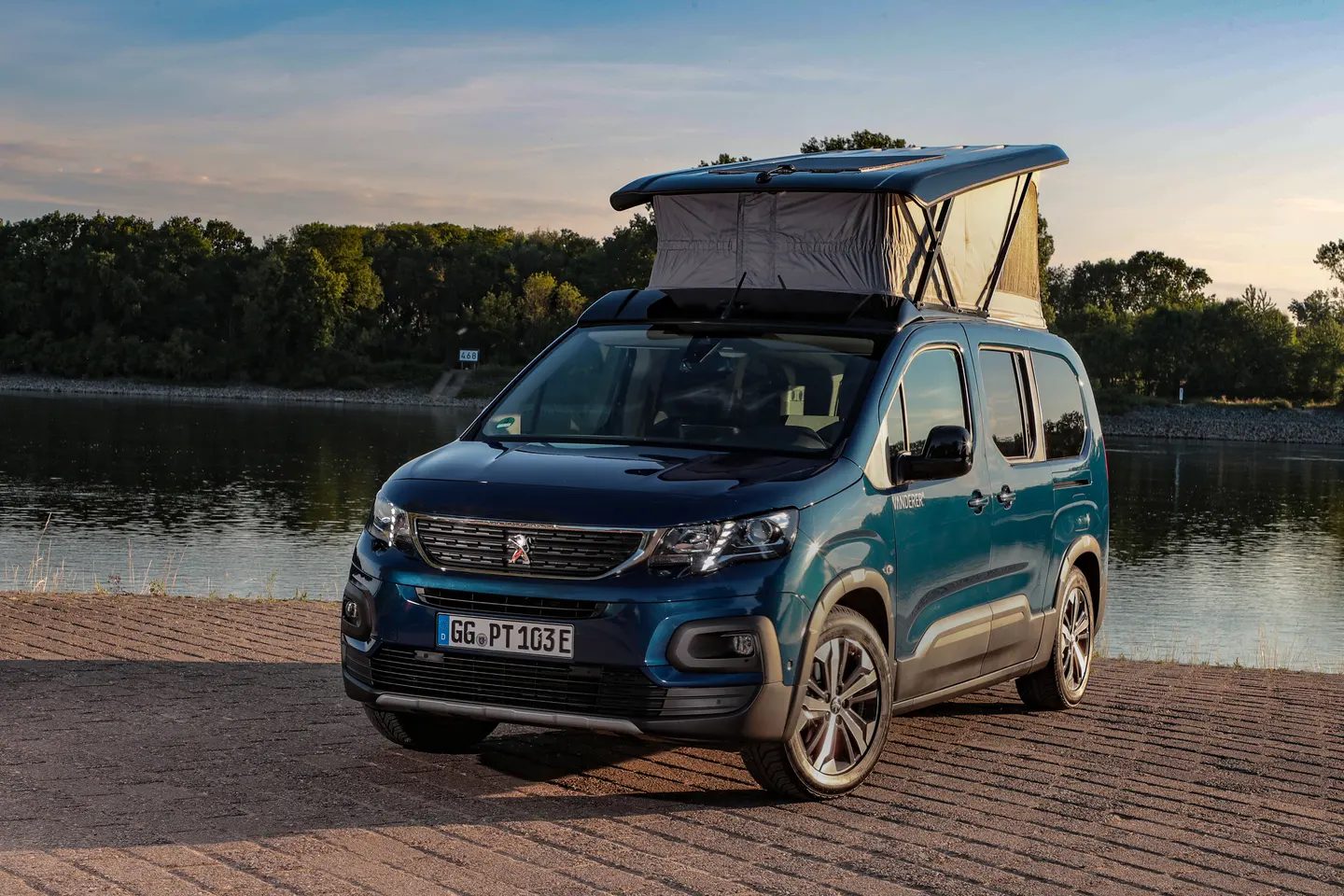 e-Rifter-Vanderer electric campervan exterior with pop-up canopy revealed